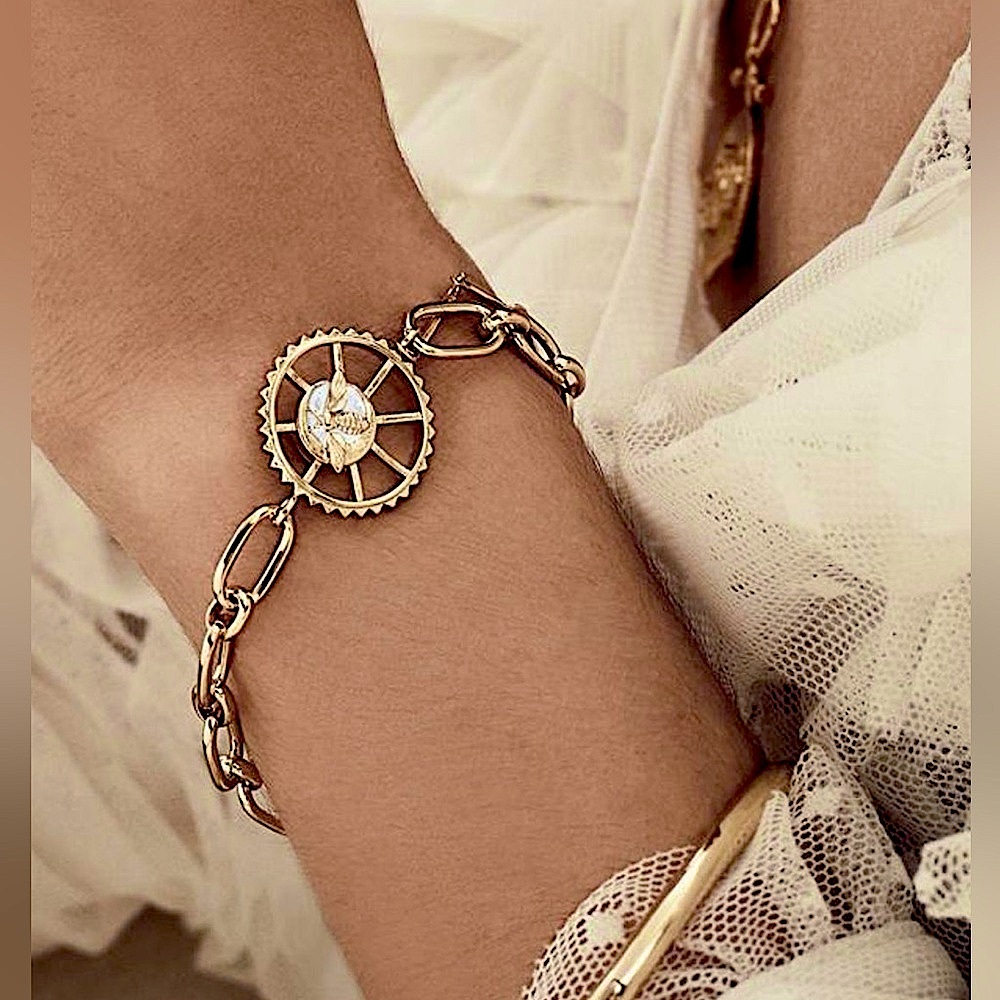 Wanderlust + Co, 18K Gold Filled, Bee & Gear, Toggle Bracelet - Picture 4 of 8